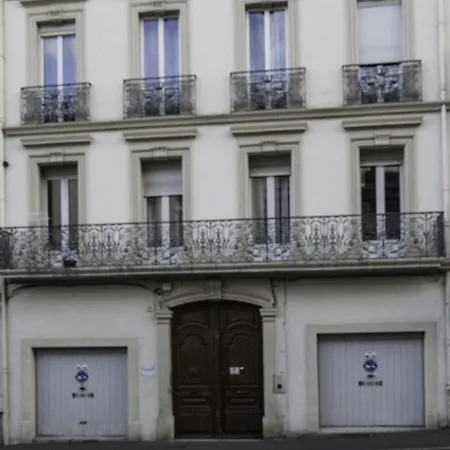 Evasion: 3-star Coastal Retreat In Apartment Beziers