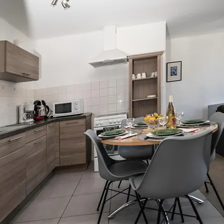 Evasion: 3-star Coastal Retreat In Apartment Beziers