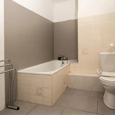Evasion: 3-star Coastal Retreat In Apartment Beziers