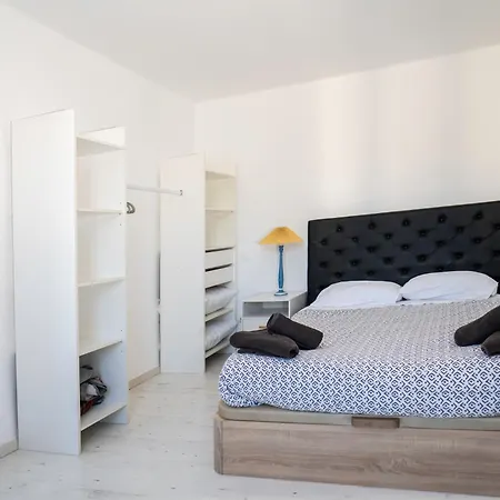 Apartment Evasion: 3-star Coastal Retreat In *